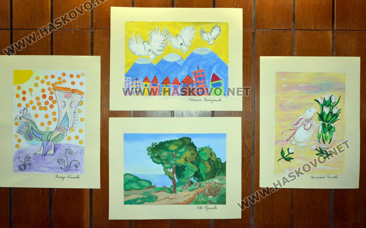 Над 100 творби показват в библиотеката децата от арт школа „Пастело“