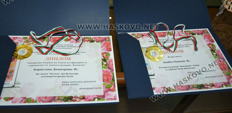 Над 100 творби показват в библиотеката децата от арт школа „Пастело“