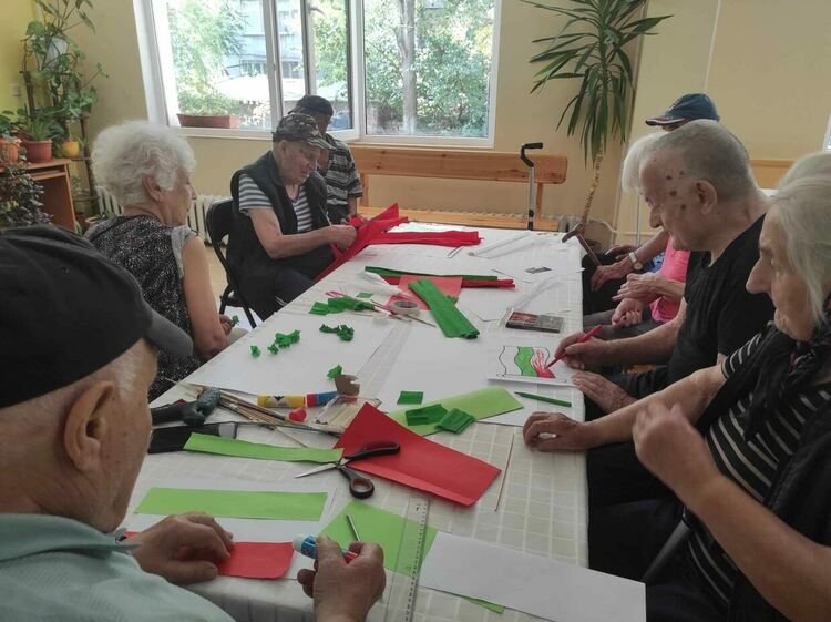 Домът за стари хора в Кърджали с кампания "Подари време на баба и дядо"