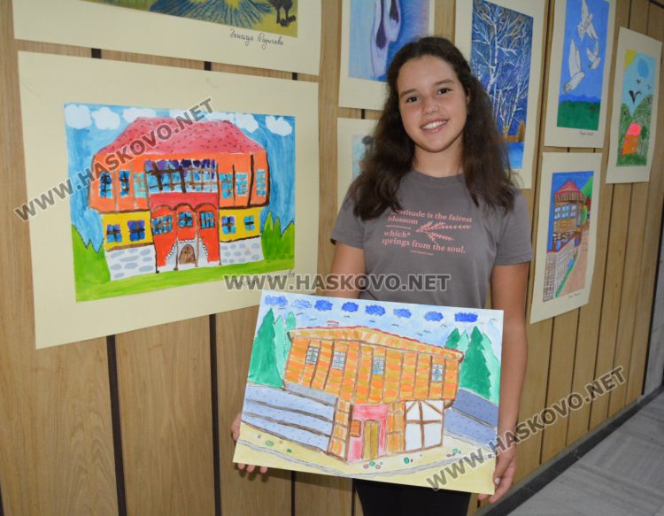 Над 100 творби показват в библиотеката децата от арт школа „Пастело“