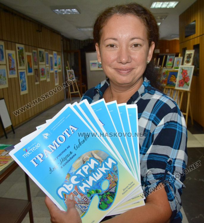 Над 100 творби показват в библиотеката децата от арт школа „Пастело“