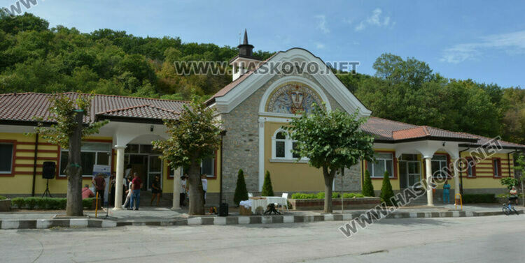 Обществената къпалня в Минерални бани