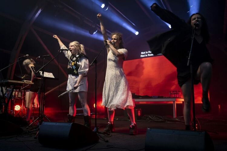 Русия пусна за международно издирване групата „Пуси Райът“