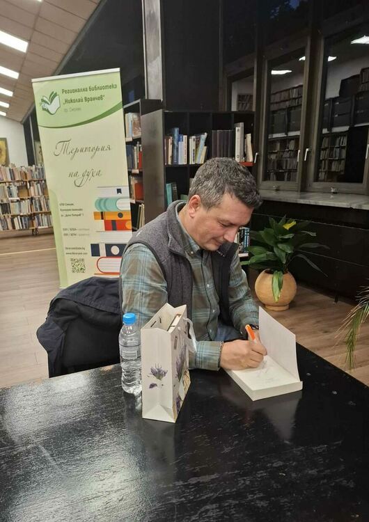 Писателят Александър Чобанов гостува в Регионалната библиотека в Смолян