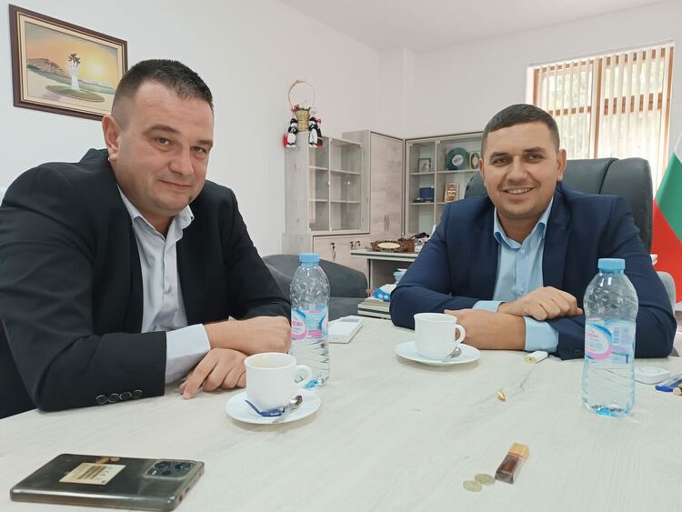 Никола Чанев и Айджан Ахмед обсъдиха състоянието на републиканския път Кърджали-Асеновград