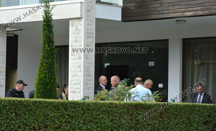 Спецполицаи проверяват Община Минерални бани, хотели и частни имоти