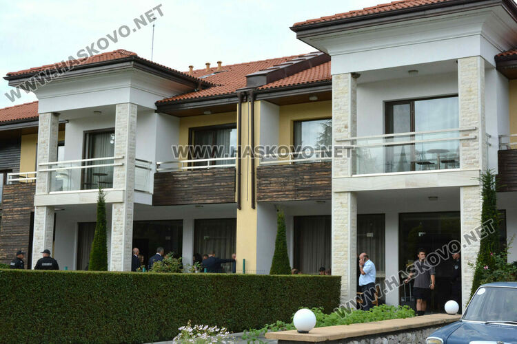 Спецполицаи проверяват Община Минерални бани, хотели и частни имоти