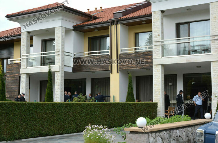 Спецполицаи проверяват Община Минерални бани, хотели и частни имоти