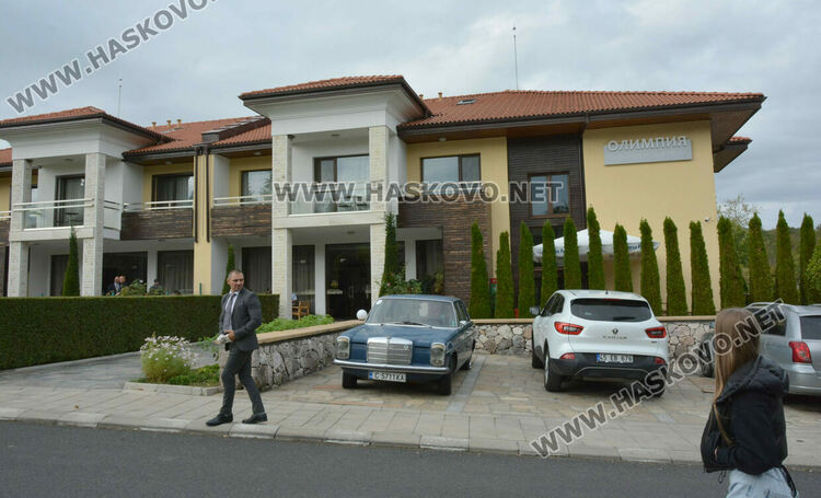 Спецполицаи проверяват Община Минерални бани, хотели и частни имоти