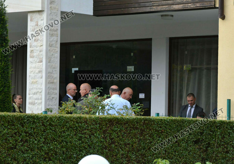 Спецполицаи проверяват Община Минерални бани, хотели и частни имоти