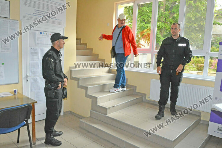 Спецполицаи проверяват Община Минерални бани, хотели и частни имоти