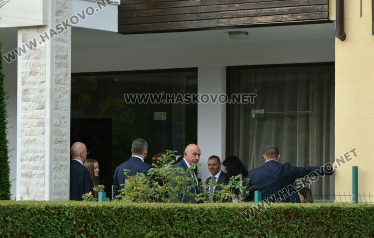 Спецполицаи проверяват Община Минерални бани, хотели и частни имоти