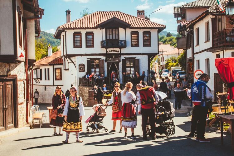 Хиляди от цялата страна прииждат в Златоград за възстановката „Един пазарен ден отпреди сто години“