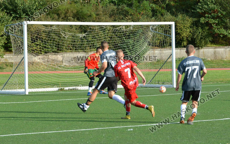 ФК „Хасково“ е лидер след разгромна победа