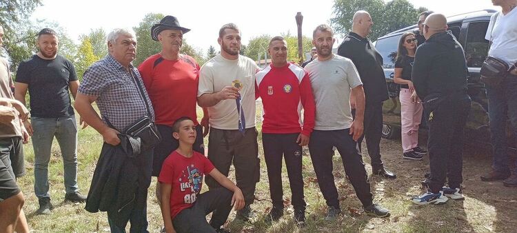 Златен олимпийски медалист гостува на народните борби в Свиленград