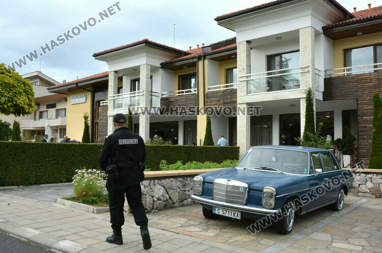 Арест за кмета на Минерални бани Мюмюн Искендер и синa му