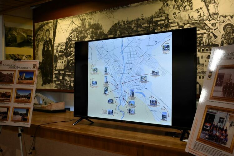 Откриха изложбата "90 години Асеновград - миналото среща настоящето"