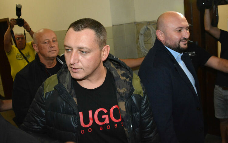 Защитата на Мюмюн Искендер и другите обвиняеми поиска време да се запознае с обвинението