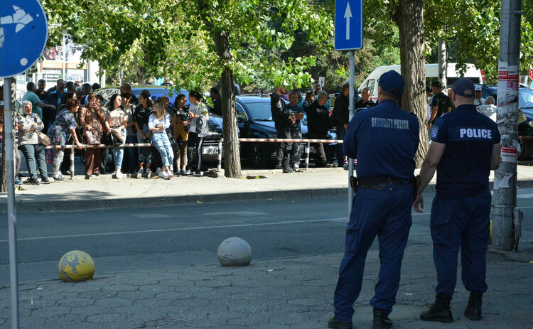 Защитата на Мюмюн Искендер и другите обвиняеми поиска време да се запознае с обвинението