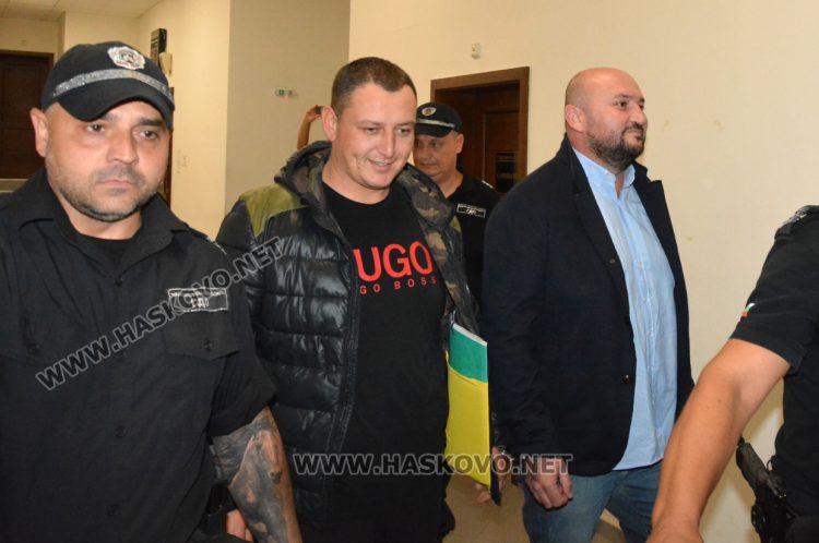 Защитата на Мюмюн Искендер и другите обвиняеми поиска време да се запознае с обвинението