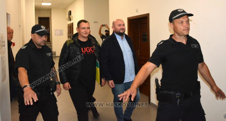 Защитата на Мюмюн Искендер и другите обвиняеми поиска време да се запознае с обвинението