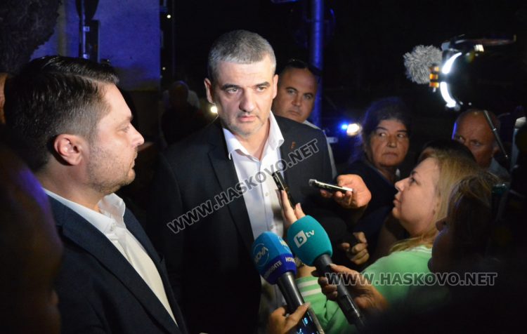 ЦИК отмени имунитета на Мюмюн Искендер, привърженици протестират пред ареста в Хасково