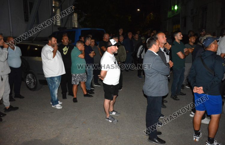 ЦИК отмени имунитета на Мюмюн Искендер, привърженици протестират пред ареста в Хасково