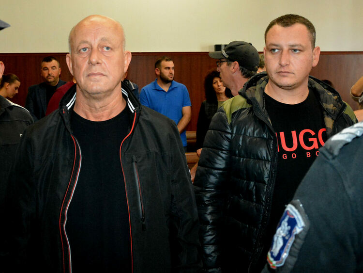 Защитата на Мюмюн Искендер и другите обвиняеми поиска време да се запознае с обвинението