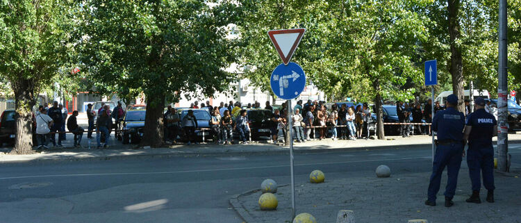 Защитата на Мюмюн Искендер и другите обвиняеми поиска време да се запознае с обвинението