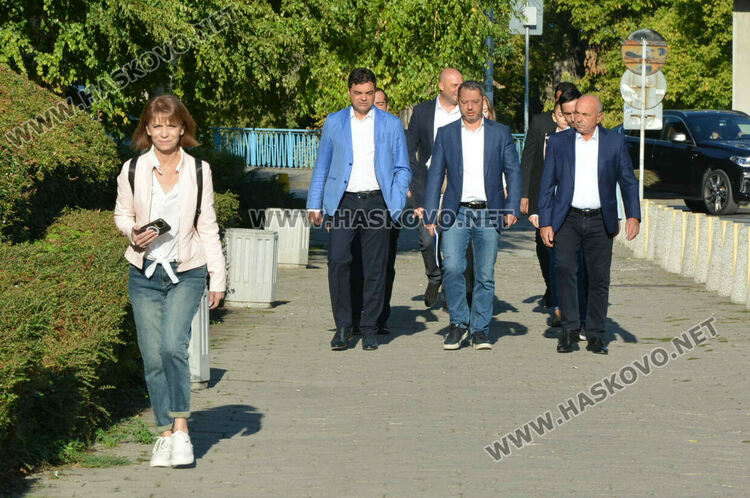 Делян Добрев води листата на ГЕРБ-СДС, трети е кметът на Димитровград Иво Димов