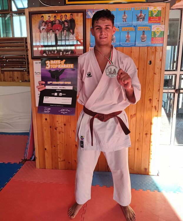 Ангел Ангов с второ място на турнир по карате в Унгария