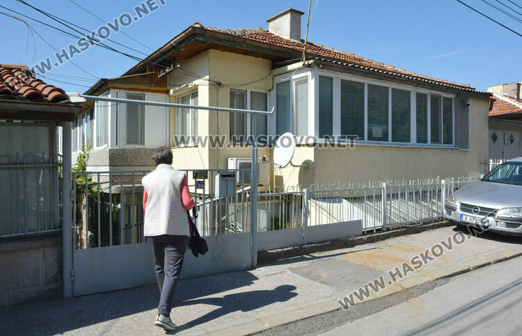 „Прокурор“ поискал 30 000 лева от старец, за да спаси дъщеря му от затвор