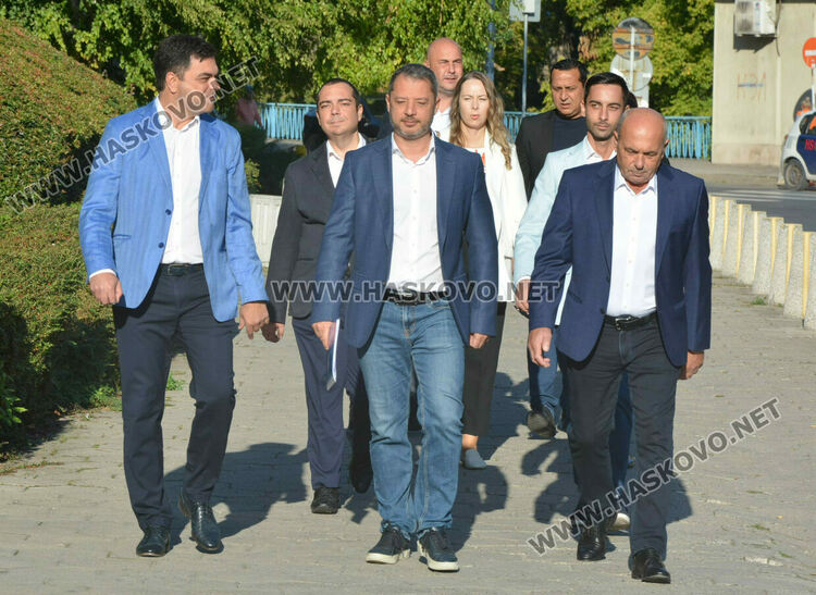 Делян Добрев води листата на ГЕРБ-СДС, трети е кметът на Димитровград Иво Димов