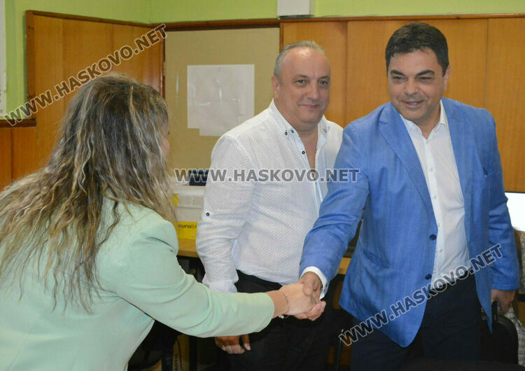 Делян Добрев води листата на ГЕРБ-СДС, трети е кметът на Димитровград Иво Димов