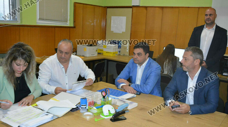 Делян Добрев води листата на ГЕРБ-СДС, трети е кметът на Димитровград Иво Димов