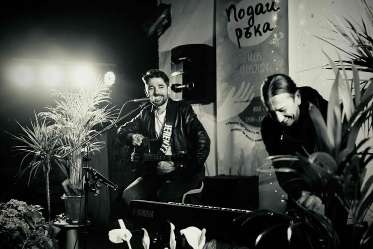  Ерсин и Таш от група Jeremy ще свирят в благотворителния фестивал „Подай ръка“