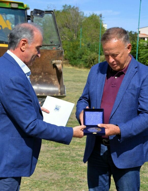 Поставиха "първа копка" на ремонта на помощното игрище към стадион "Шипка"