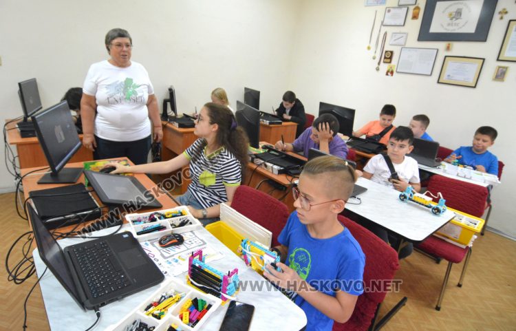 Децата от компютърна школа „Вале“ ще творят с най-новата техника и програми