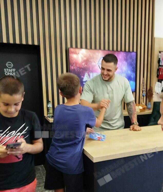 Олимпийският шампион Карлос Насар зарадва децата на Кърджали