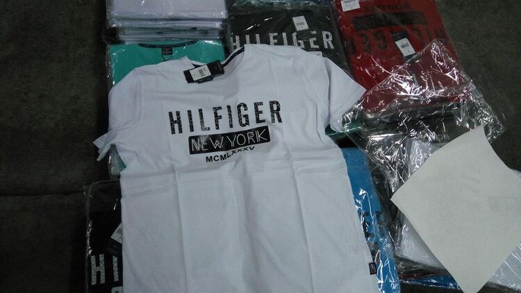 Конфискуваха ментета на известни търговски марки в склад в Чорбаджийско