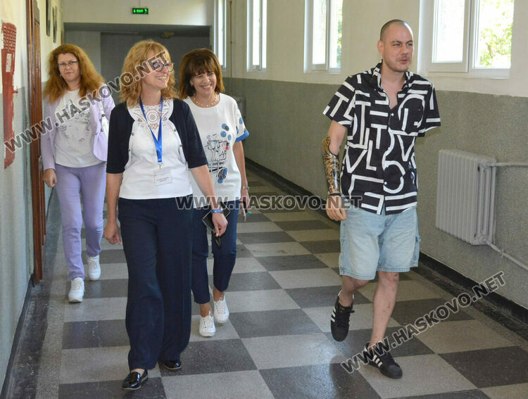 Параолимпиец, изгубил ръцете си, говори пред ученици в Хасково за силата на волята и пътя до световните титли