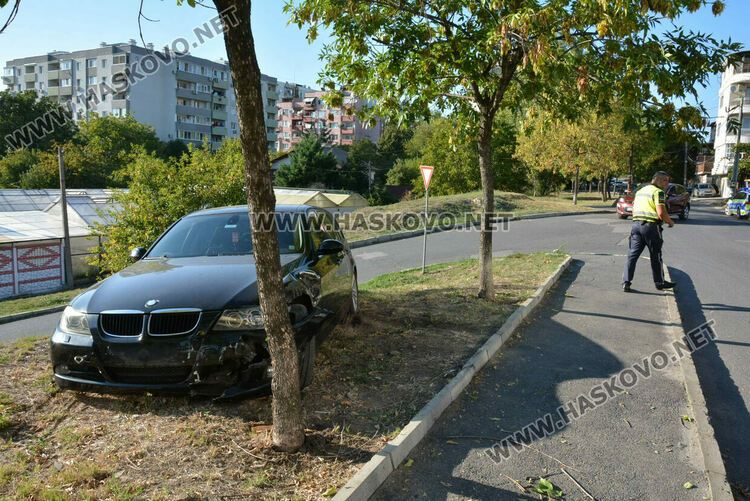 Две дами се сблъскаха с „БМВ“ и „Порше Кайен“