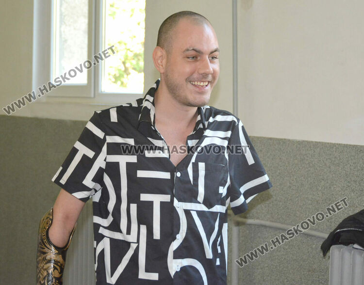 Параолимпиец, изгубил ръцете си, говори пред ученици в Хасково за силата на волята и пътя до световните титли