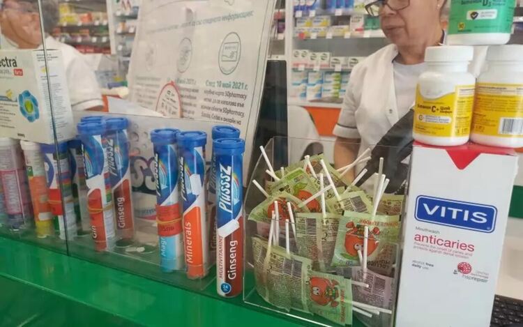 Човек вече може да вземе лекарствата си по рецепта от две аптеки, но малцина рискуват.