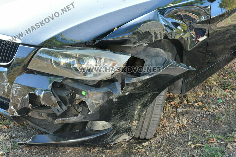 Две дами се сблъскаха с „БМВ“ и „Порше Кайен“