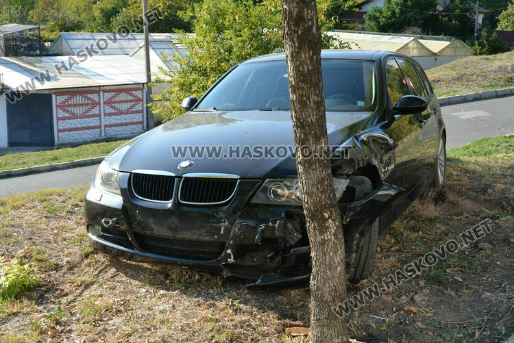 Две дами се сблъскаха с „БМВ“ и „Порше Кайен“