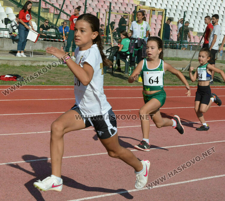 Състезатели от 9 клуба стартираха на турнир по лека атлетика в Хасково