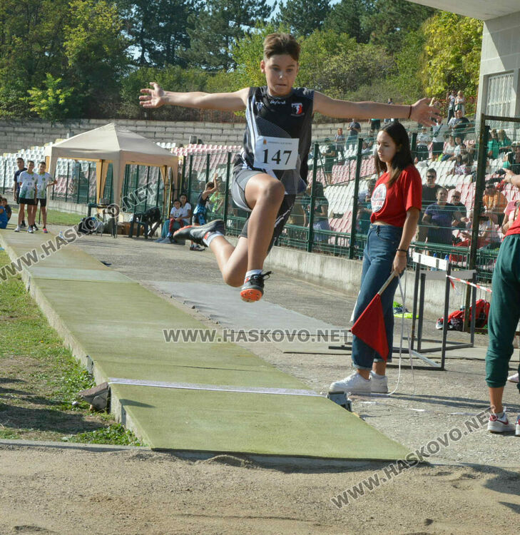 Състезатели от 9 клуба стартираха на турнир по лека атлетика в Хасково