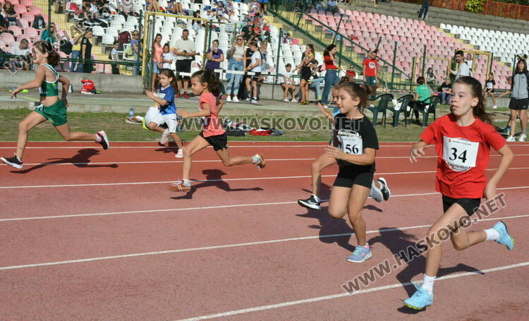Състезатели от 9 клуба стартираха на турнир по лека атлетика в Хасково