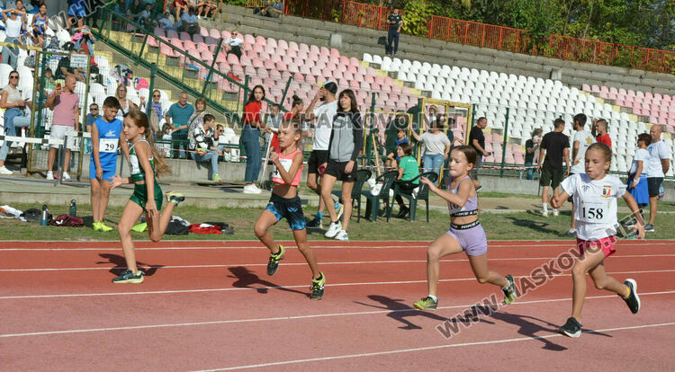 Състезатели от 9 клуба стартираха на турнир по лека атлетика в Хасково